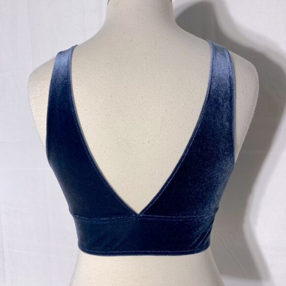 5/$25 Blue Velvet Deep V Crop Top Bralette M - Picture 3 of 12